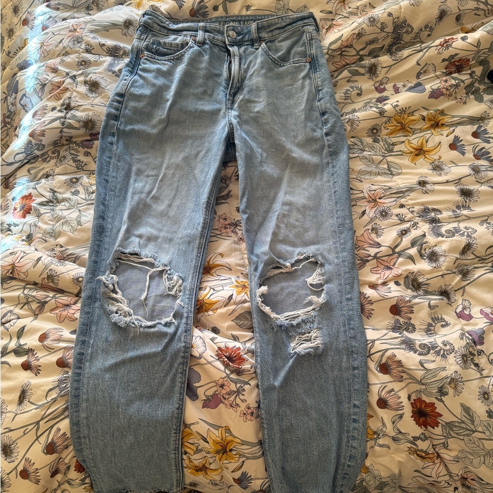 American Eagle Outfitters Light Blue Distressed Boyfriend Jeans